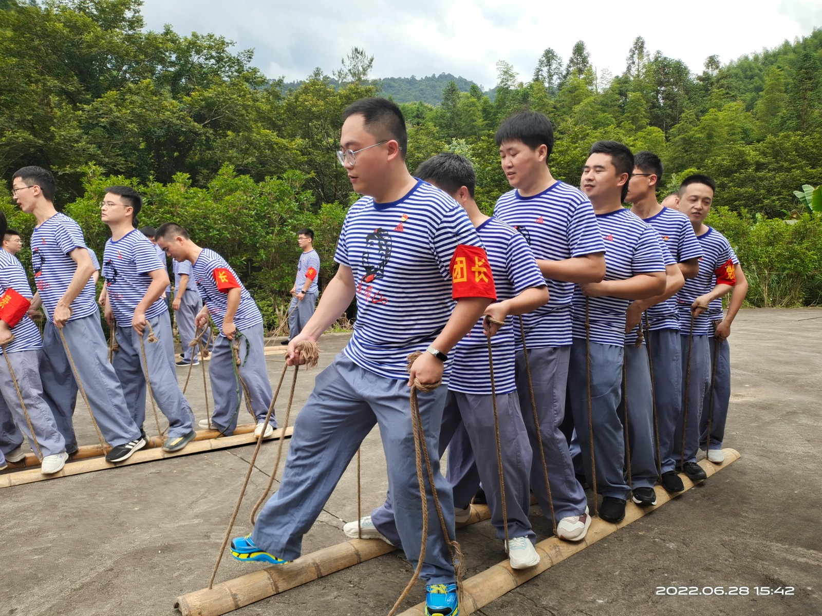 互动教学 红色团建+重走朱毛红军挑粮小道